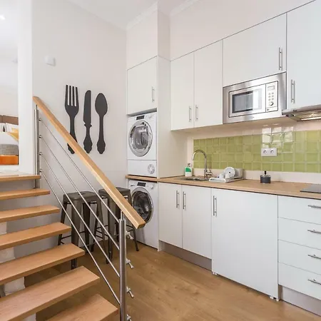 With דירה ליסבון